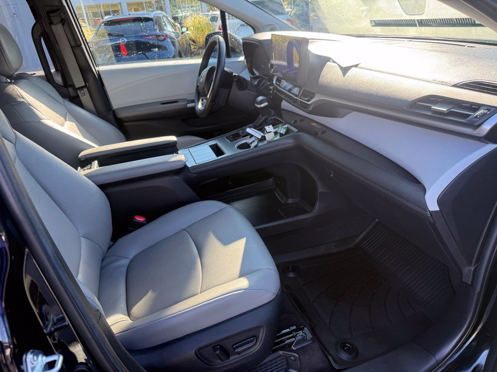 Used 2025 Toyota Sienna XLE w/ XLE Plus Package AWD/4WD image 22