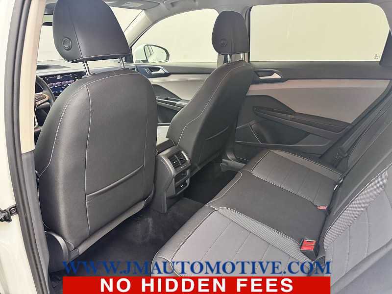Used 2024 Volkswagen Taos SE FWD image 17