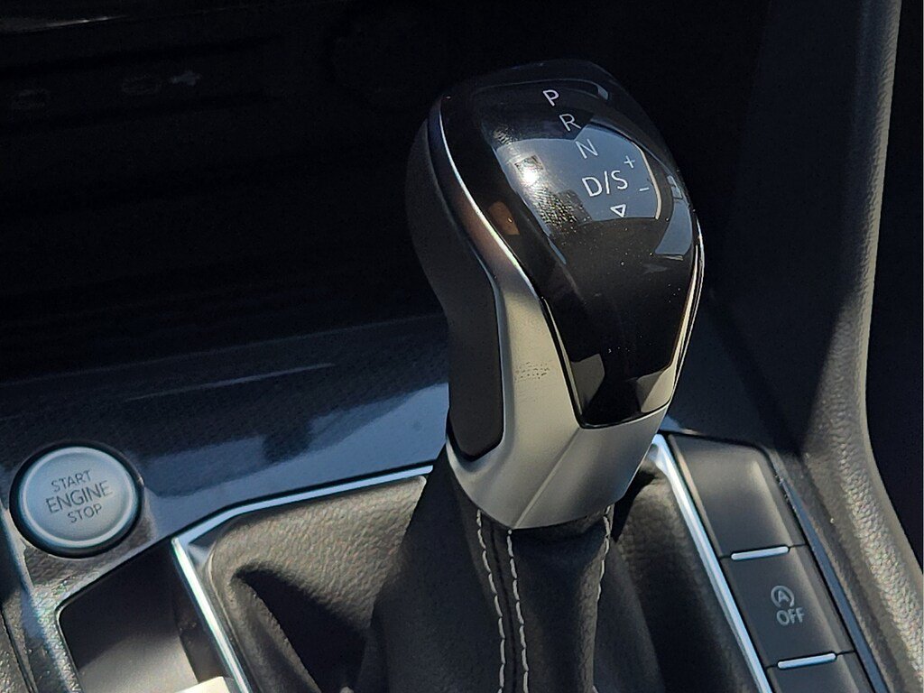 New 2026 Volkswagen Taos SE FWD image 23