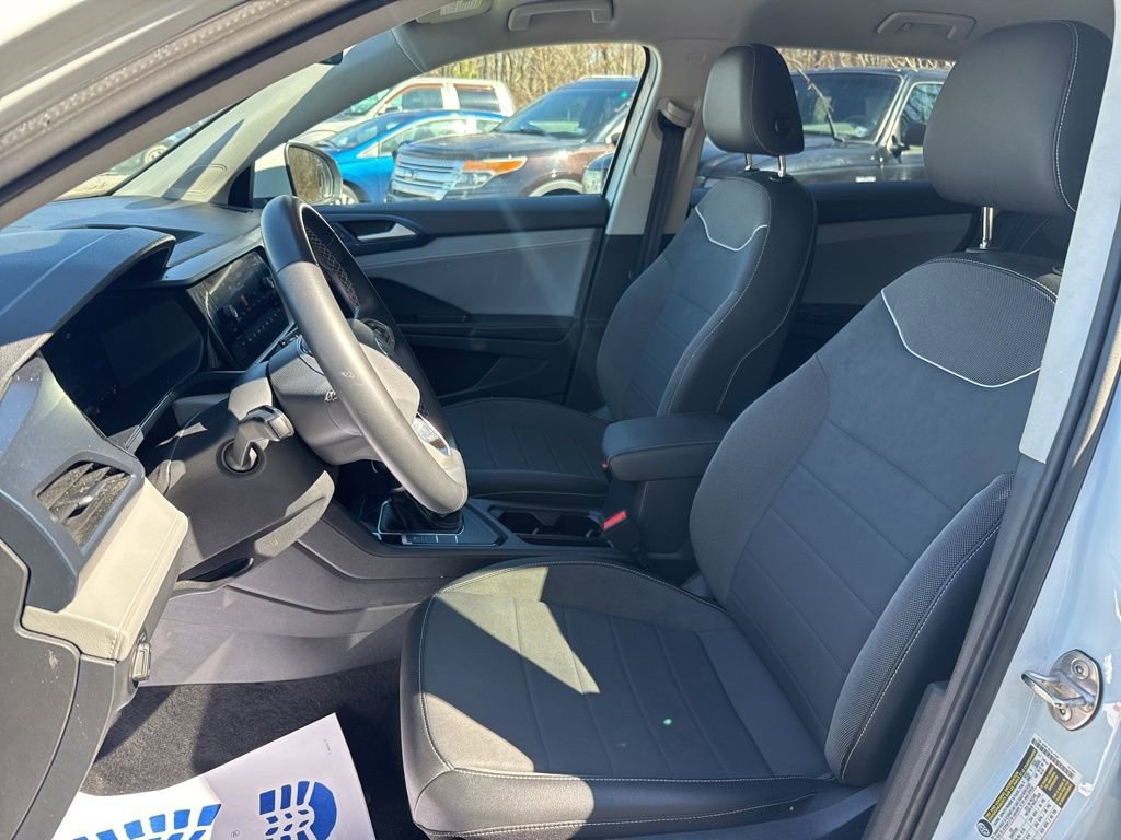 Used 2024 Volkswagen Taos SE image 14