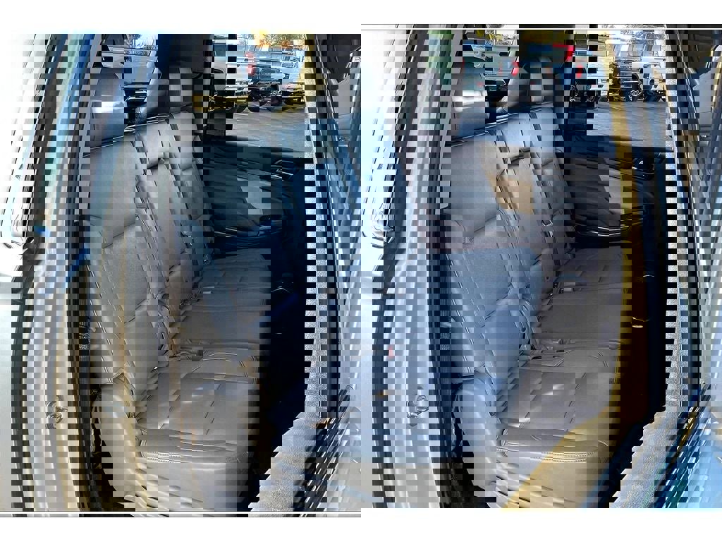 Used 2018 Chevrolet Suburban LT image 29