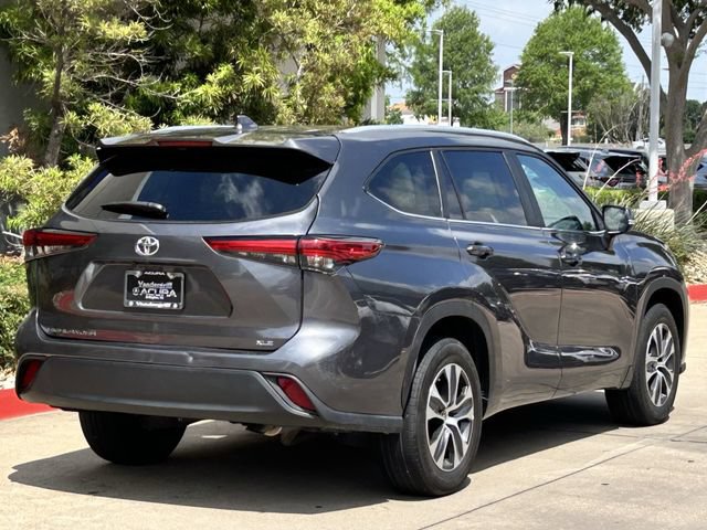 Used 2023 Toyota Highlander XLE FWD image 4