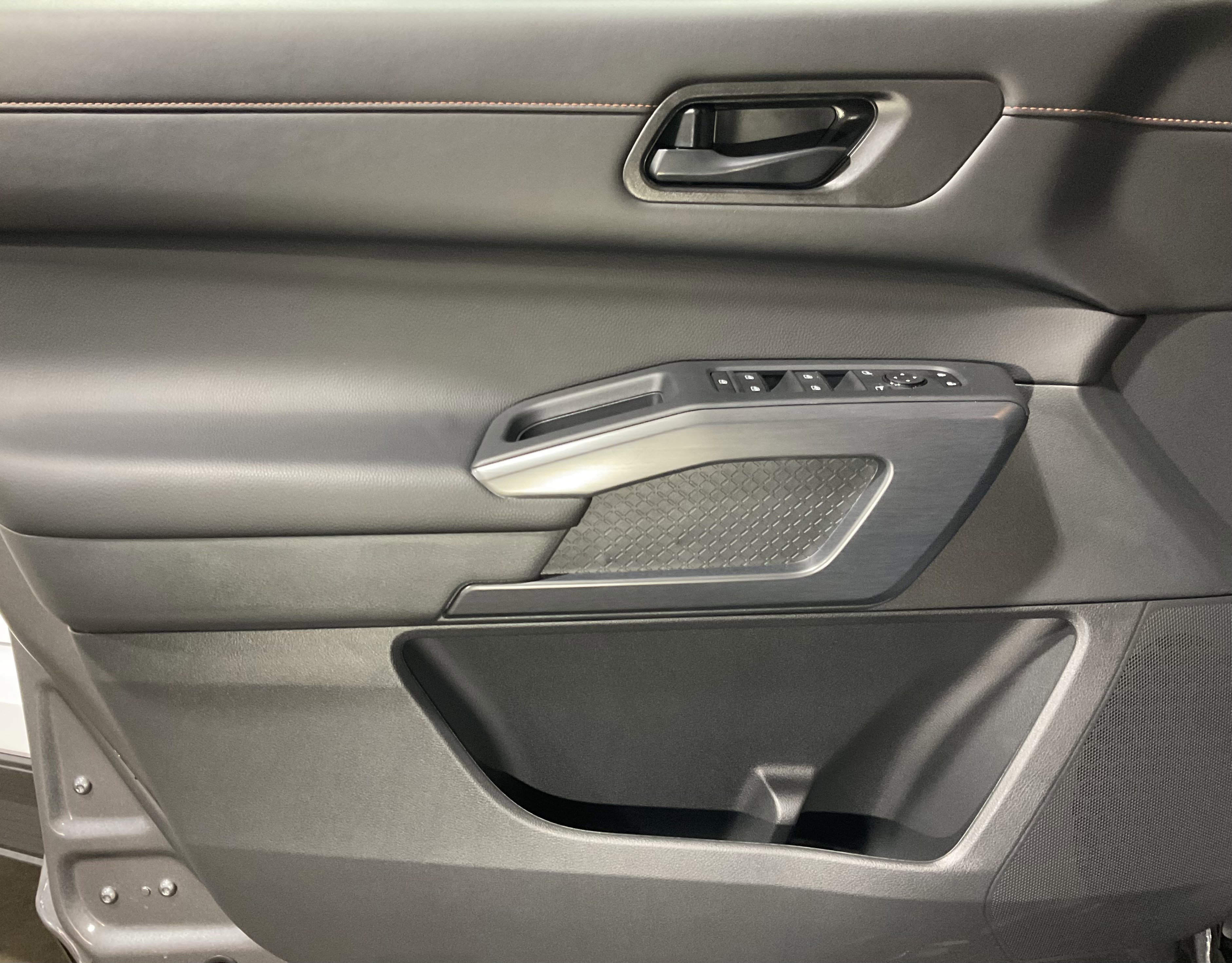 Used 2025 Nissan Pathfinder Rock Creek image 30