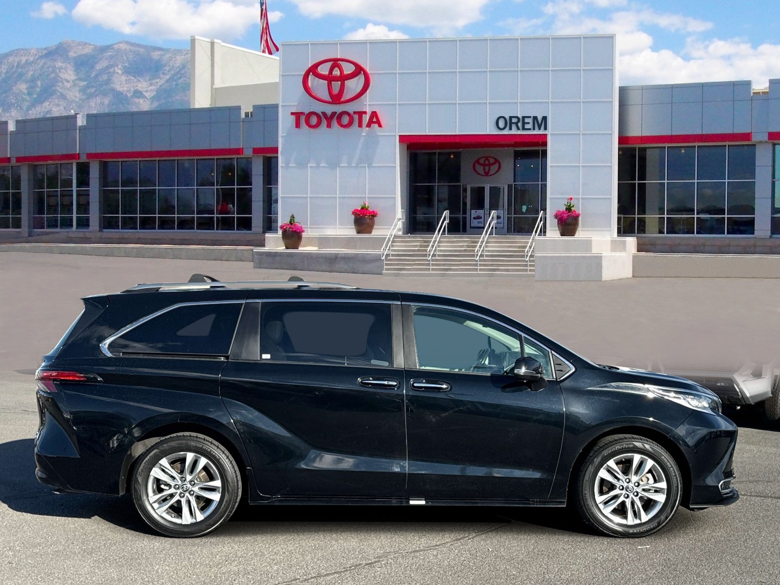 Used 2024 Toyota Sienna Limited AWD/4WD image 3