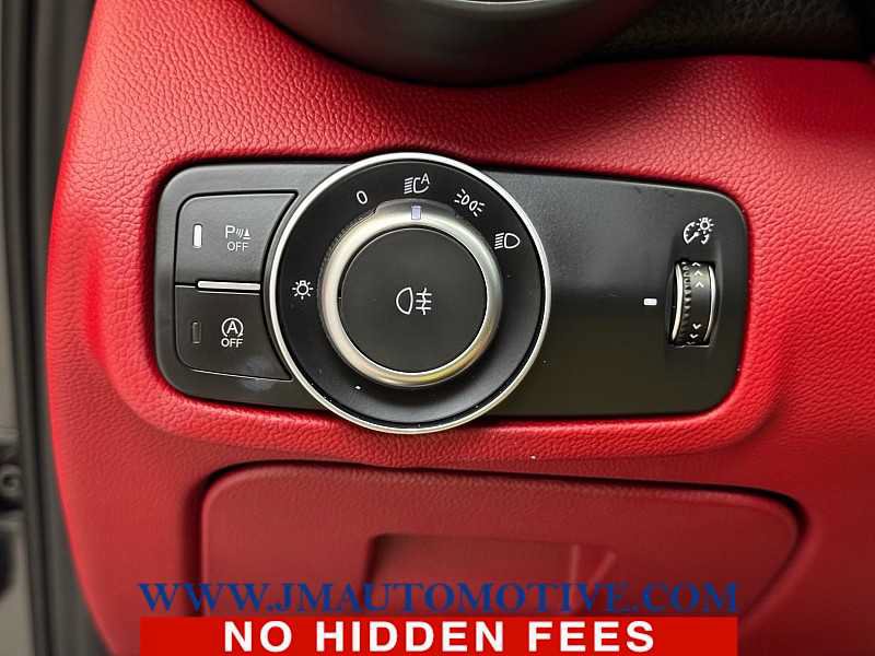 Used 2020 Alfa Romeo Giulia Ti w/ Active Blind Spot Package AWD/4WD image 36