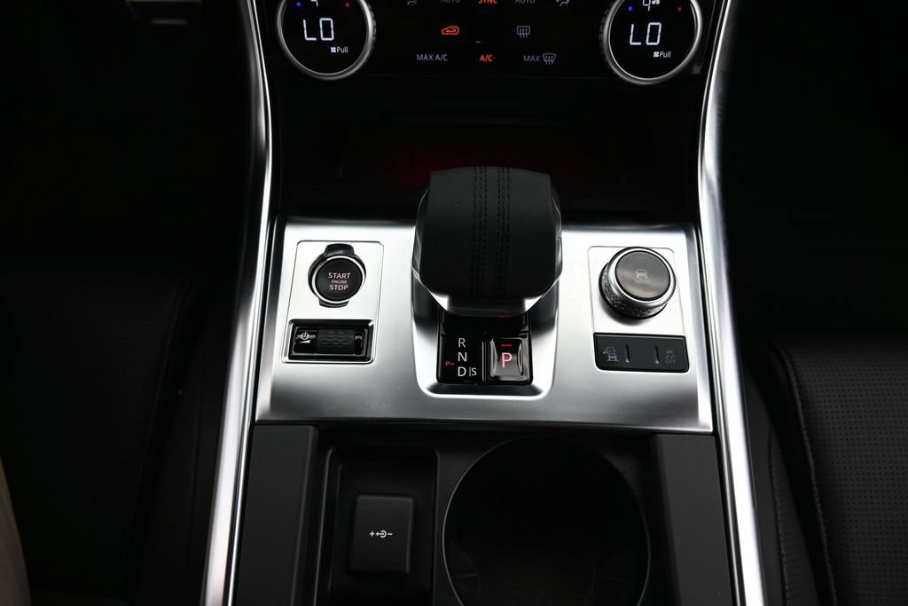 Certified 2024 Jaguar XF R-Dynamic SE AWD/4WD image 28