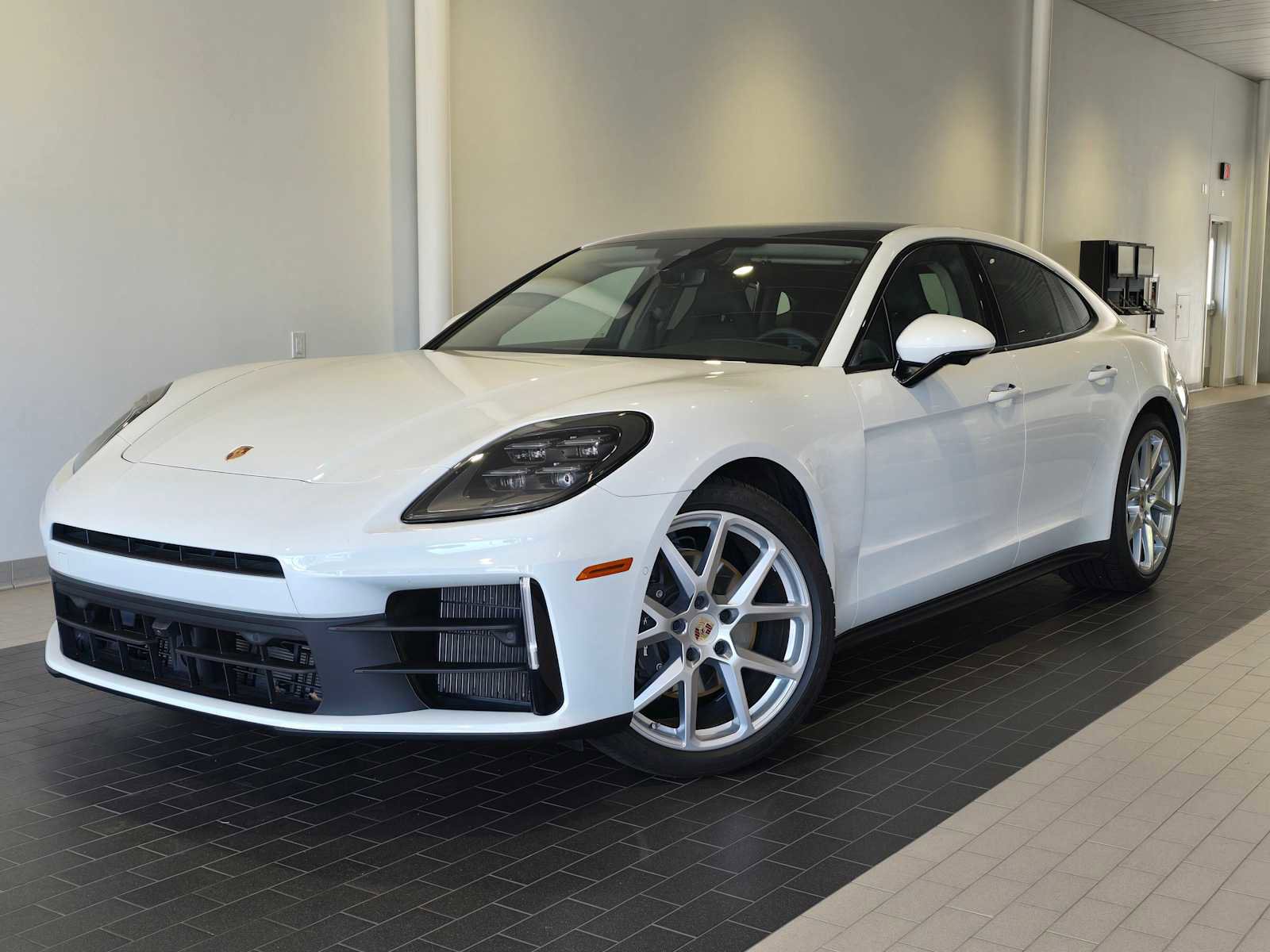 Used 2024 Porsche Panamera 4 image 1