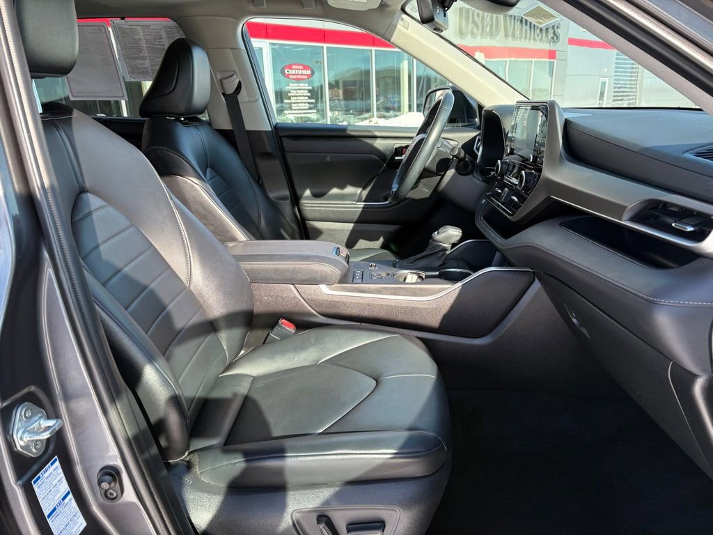 Certified 2021 Toyota Highlander XLE image 14