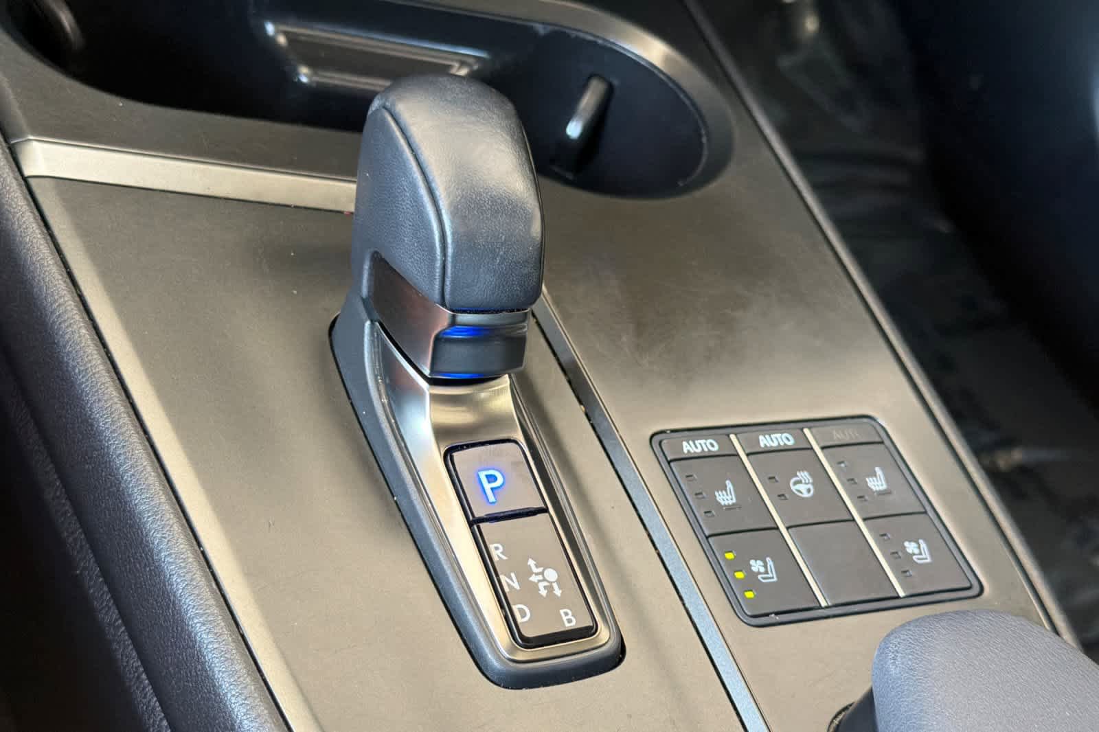 Used 2025 Lexus UX 300h AWD image 23