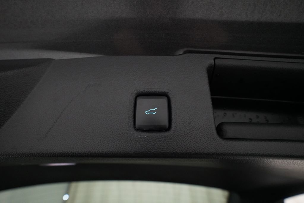 Used 2020 Ford Escape SEL image 15