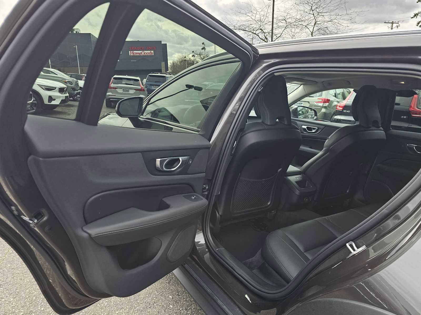 Certified 2025 Volvo V60 B5 Cross Country Plus image 18