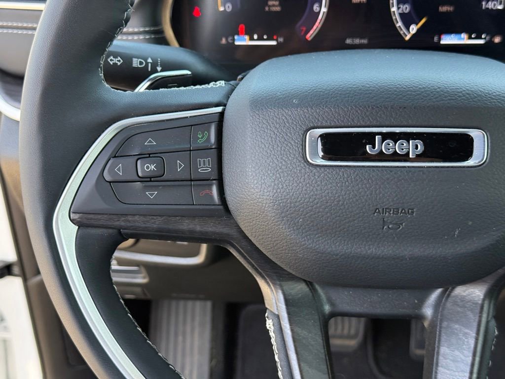 Used 2025 Jeep Grand Cherokee L Limited w/ Black Appearance Package AWD/4WD image 15