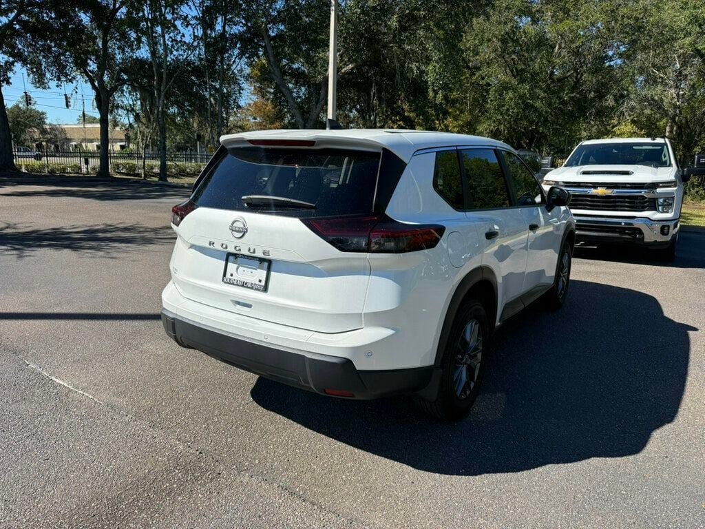 Used 2025 Nissan Rogue S FWD image 10