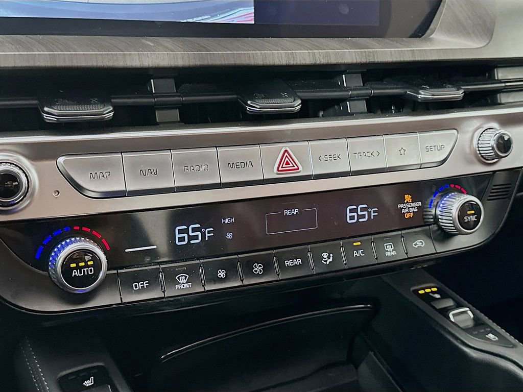 Certified 2023 Kia Telluride EX w/ EX Captain's Chair Package FWD image 28