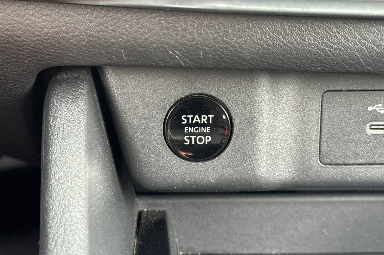 Used 2025 Nissan Rogue SV AWD/4WD image 17