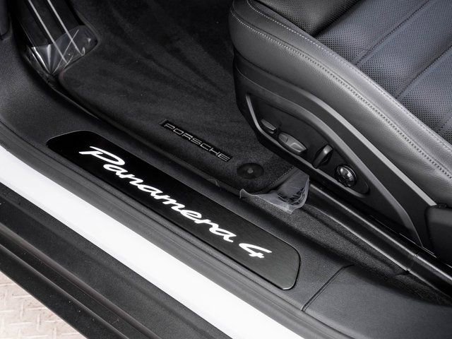 Certified 2025 Porsche Panamera 4 image 12