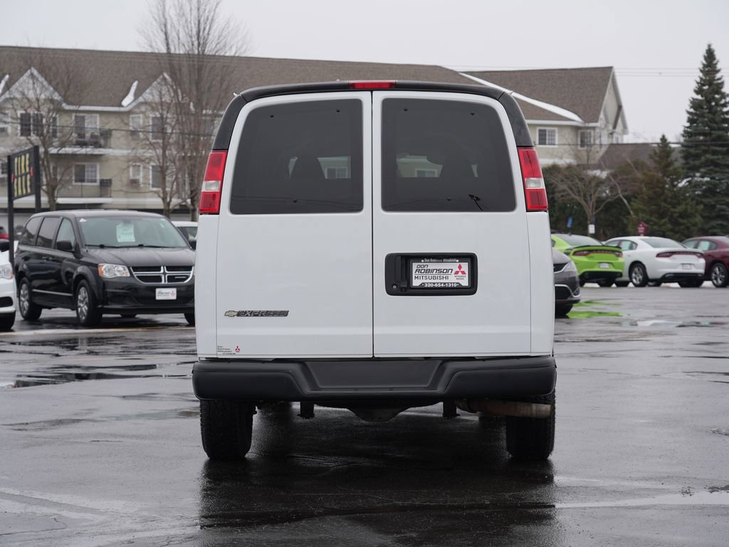 Used 2022 Chevrolet Express 3500 LS RWD image 4