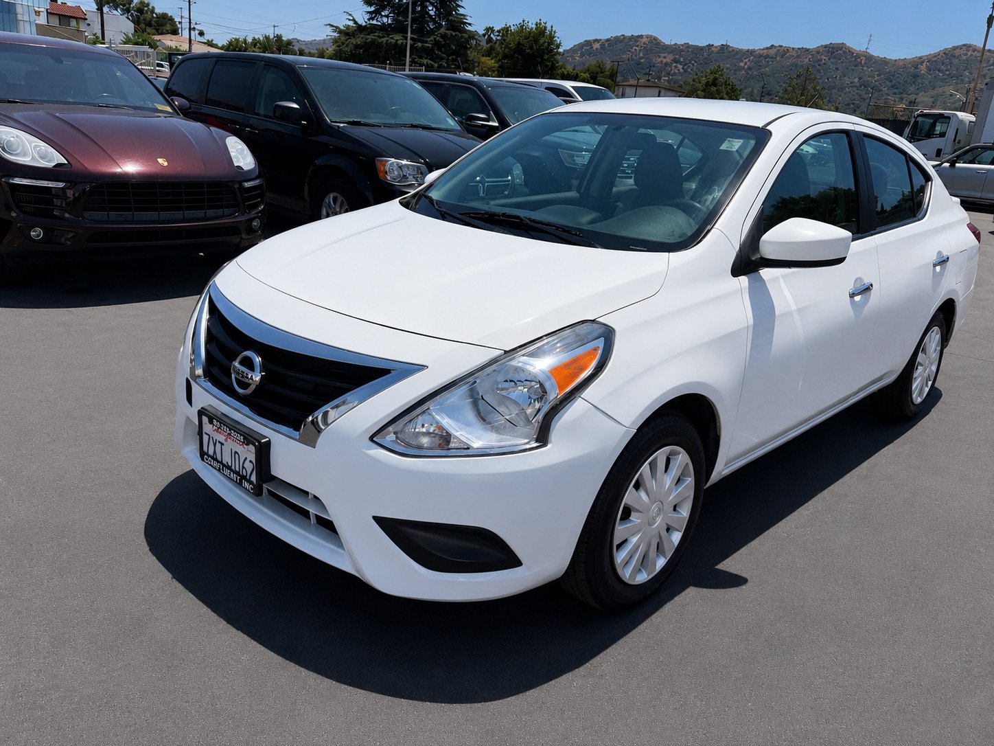Used 2017 Nissan Versa SV FWD image 3