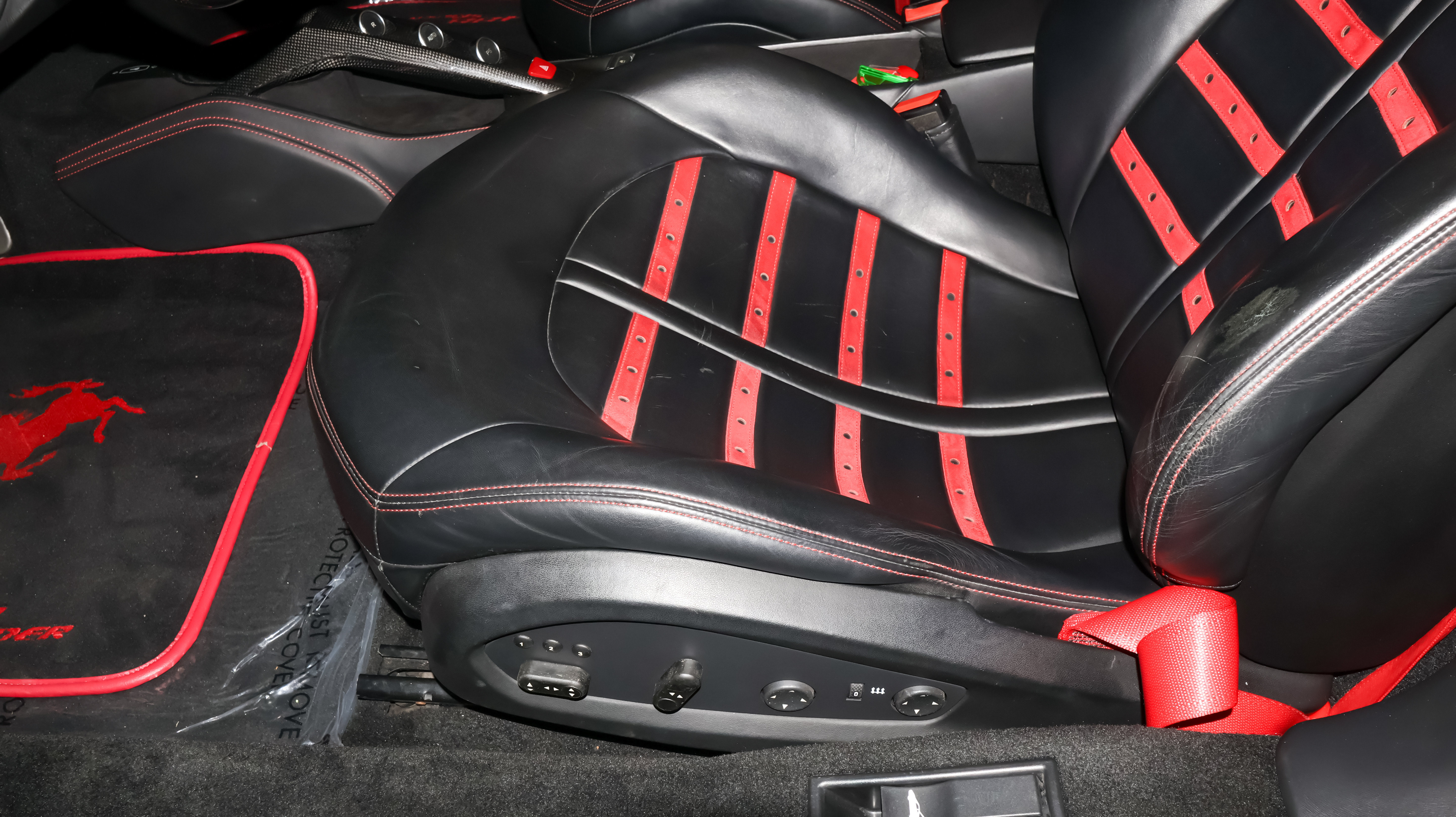 Used 2019 Ferrari 488 Spider RWD image 16