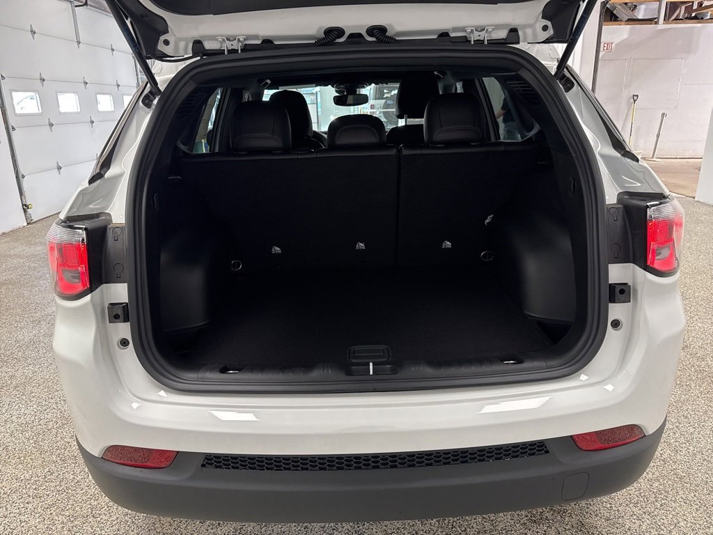 New 2025 Jeep Compass Latitude w/ Altitude Special Edition image 32