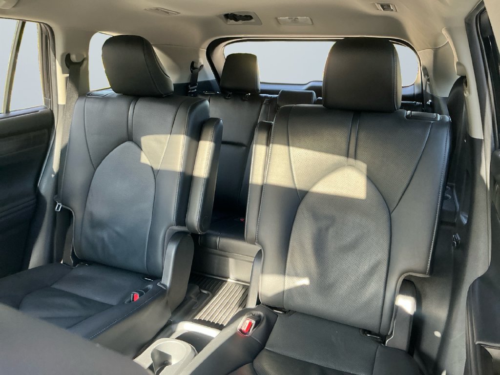 Used 2021 Toyota Highlander Limited AWD/4WD image 14
