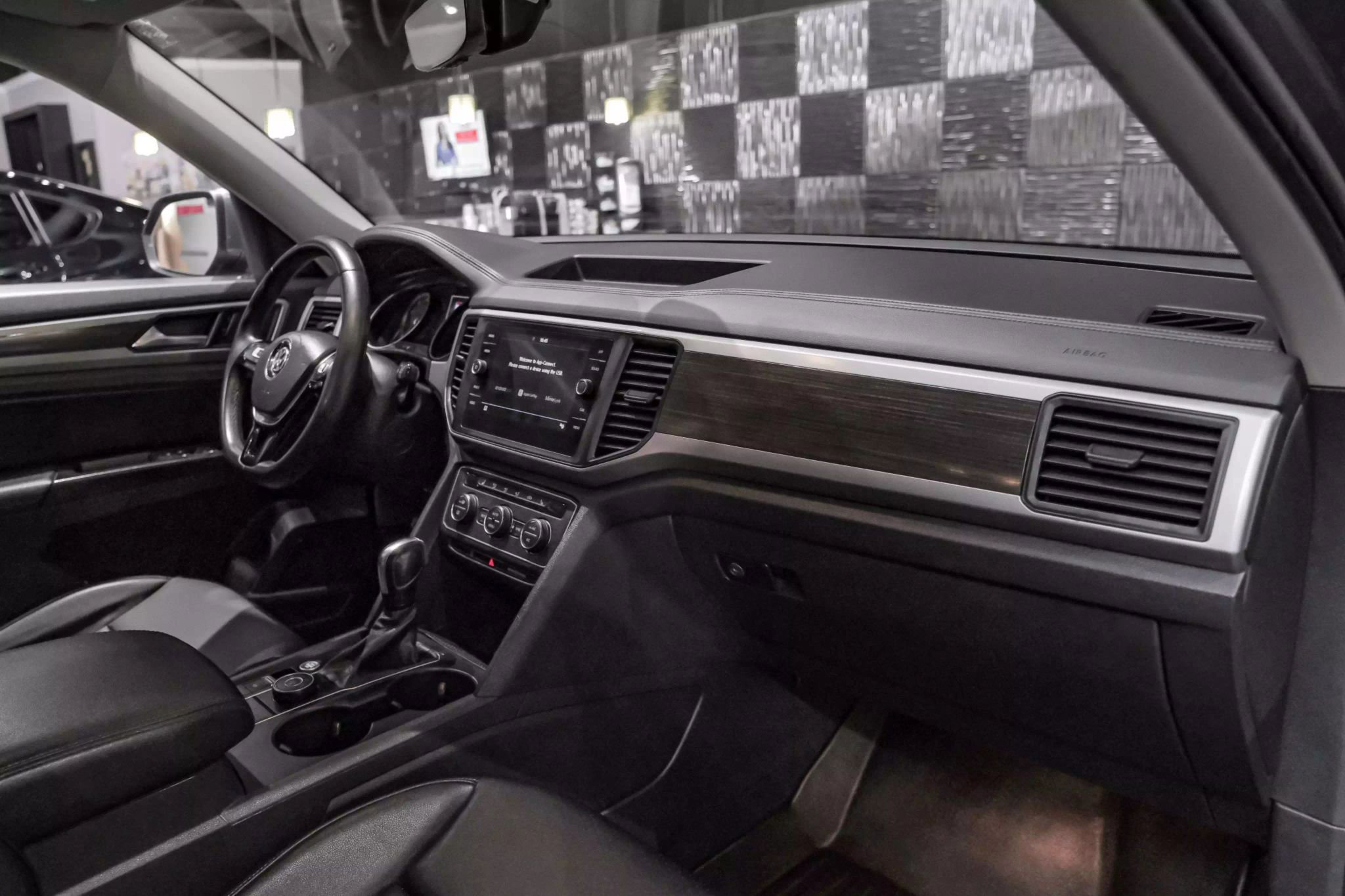 Used 2020 Volkswagen Atlas SE w/ Towing Package image 10