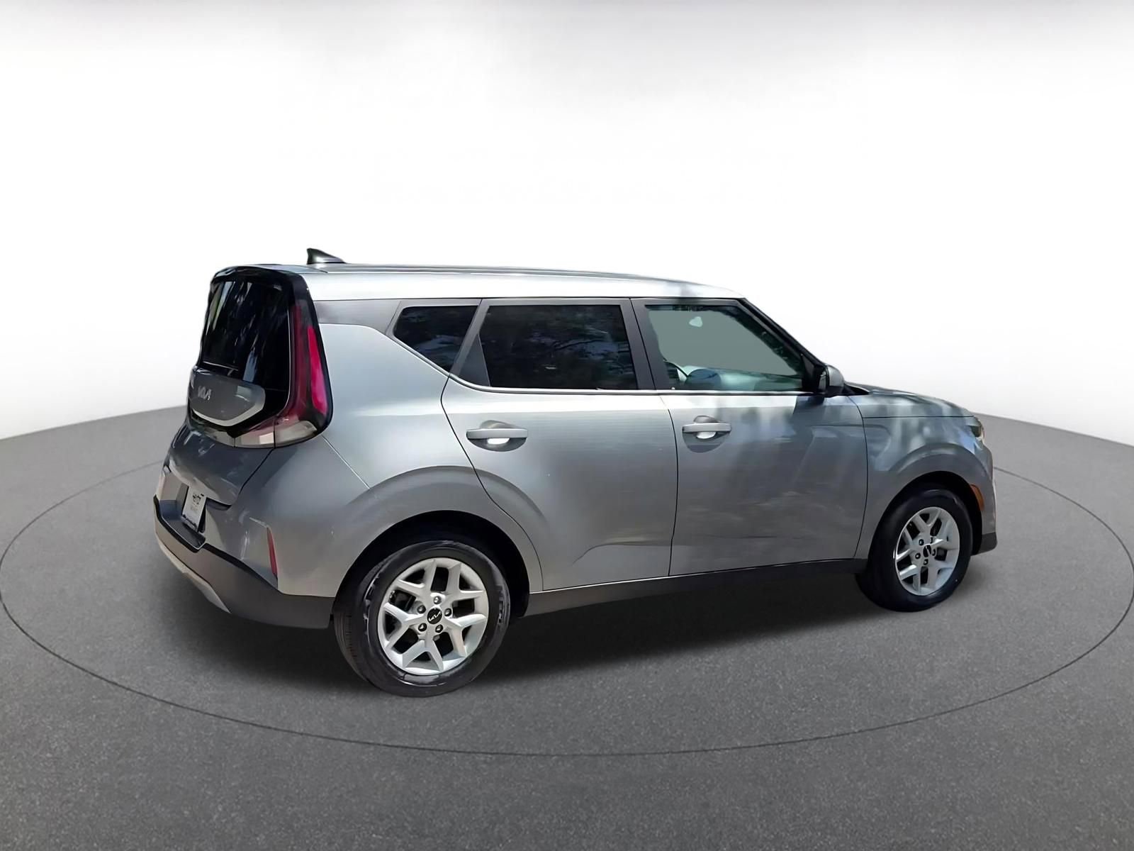 Used 2025 Kia Soul LX w/ LX Technology Package FWD image 16