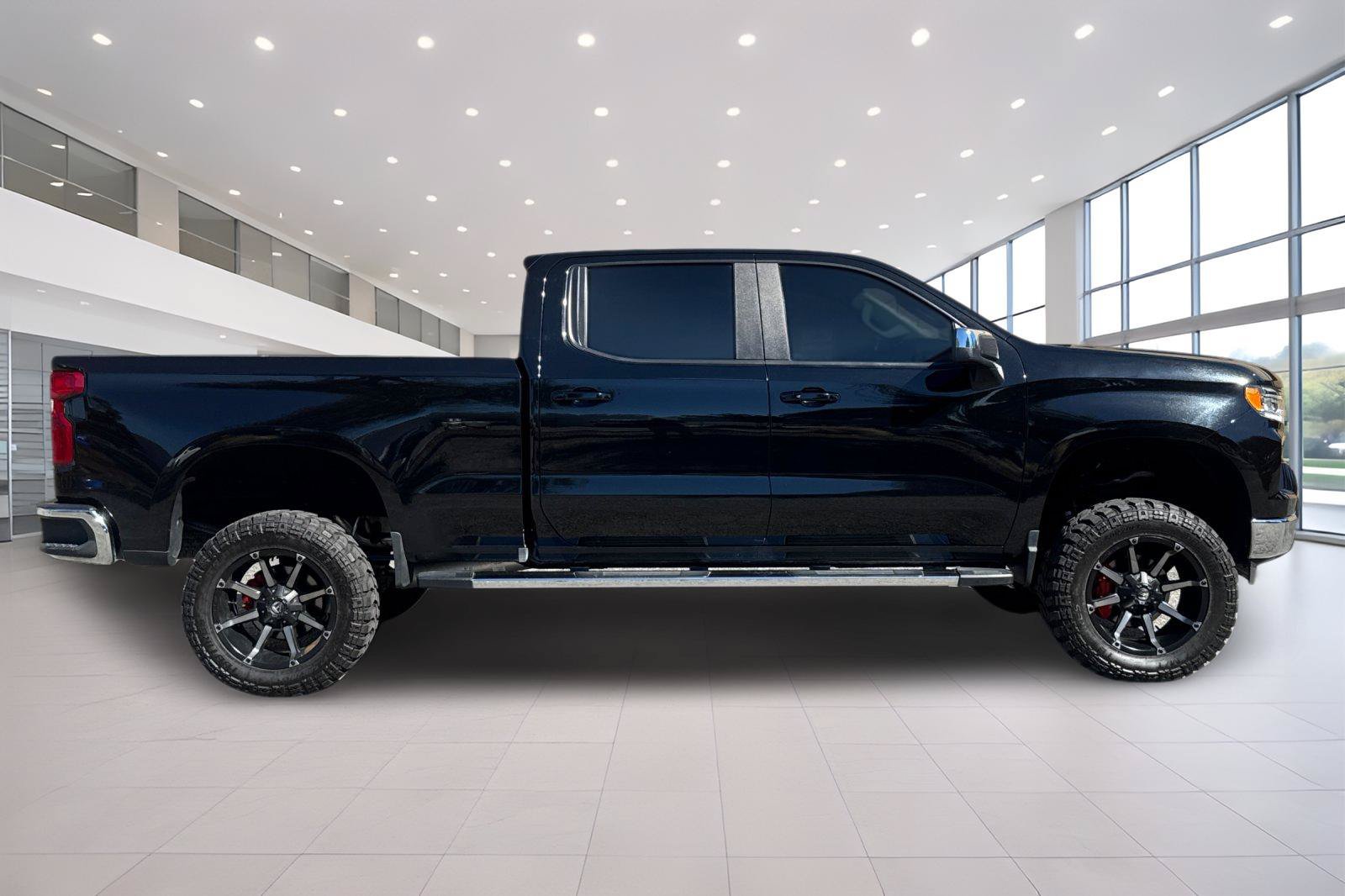 Used 2024 Chevrolet Silverado 1500 LT w/ Protection Package AWD/4WD image 3