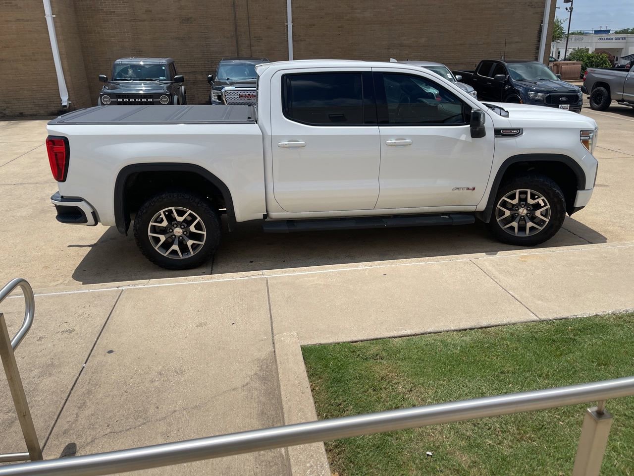 Used 2020 GMC Sierra 1500 AT4 w/ AT4 Premium Package AWD/4WD image 7