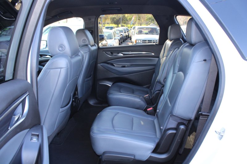 Used 2022 Buick Enclave Essence image 10