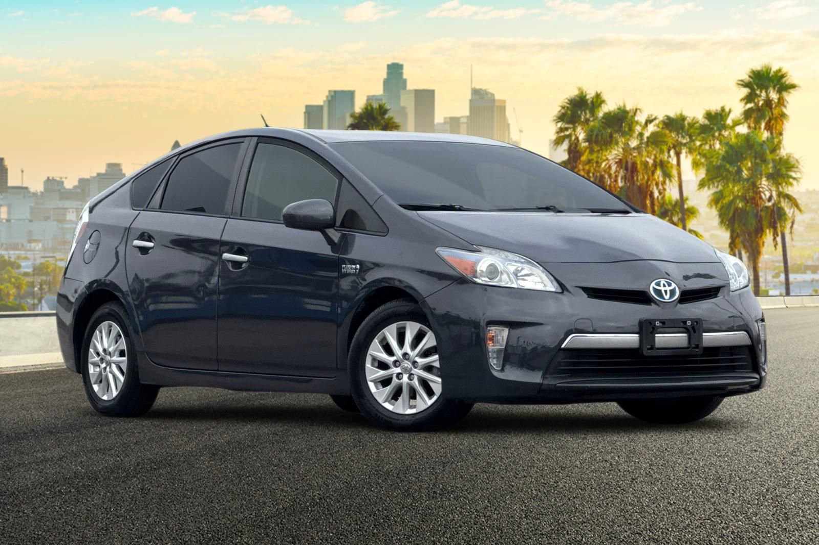 Used 2014 Toyota Prius Prime Advanced FWD image 2