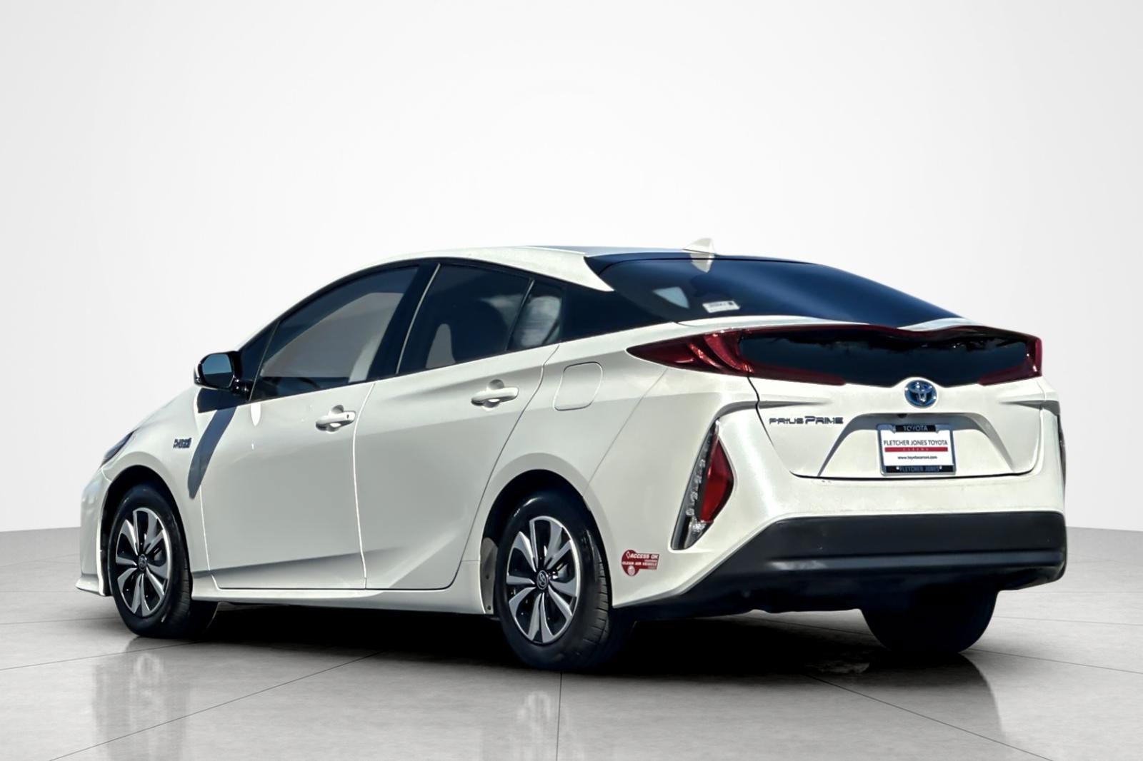 Certified 2017 Toyota Prius Prime Premium w/ Preferred Accessory Package FWD image 3