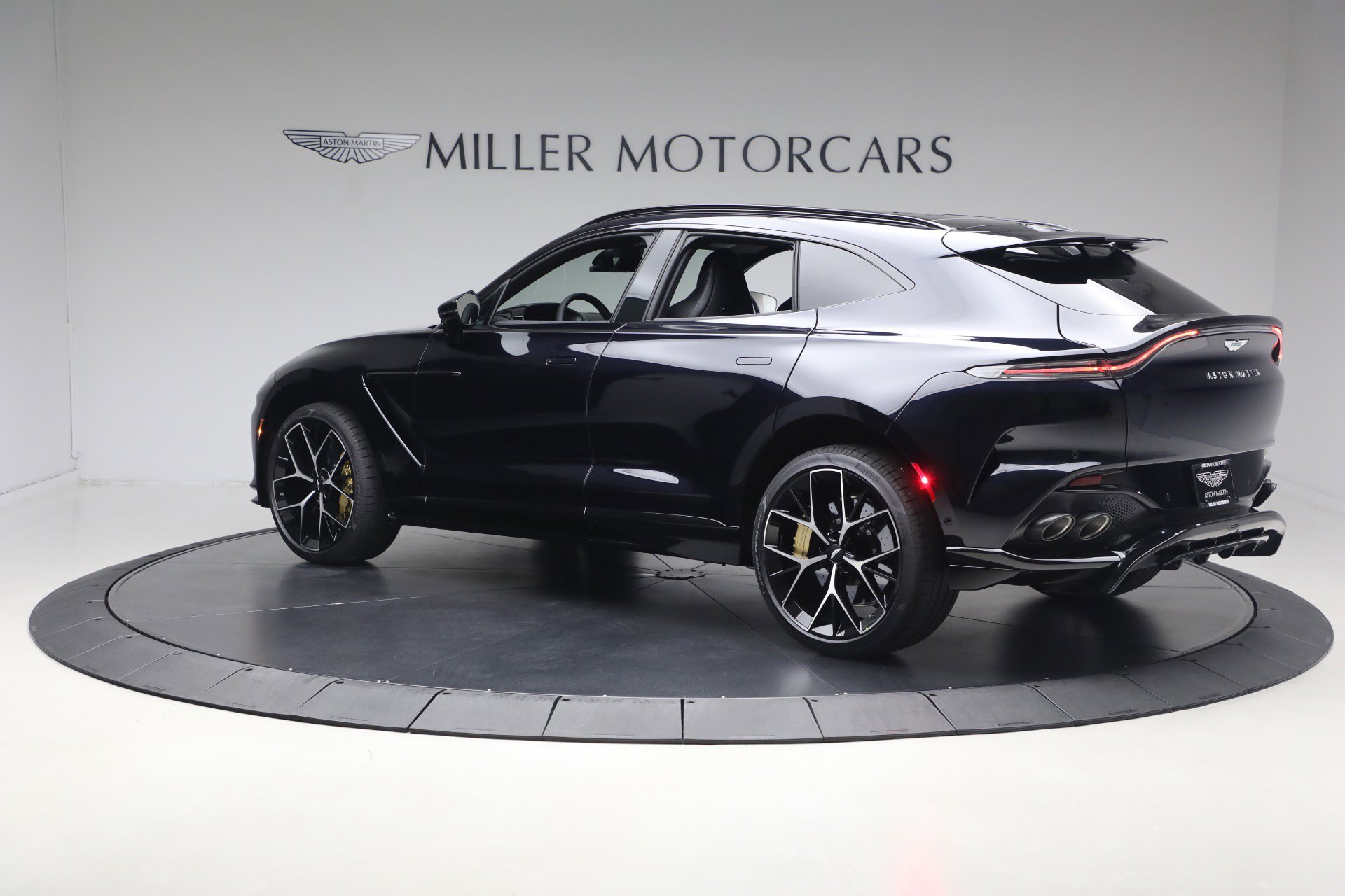 New 2026 Aston Martin DBX 707 image 3