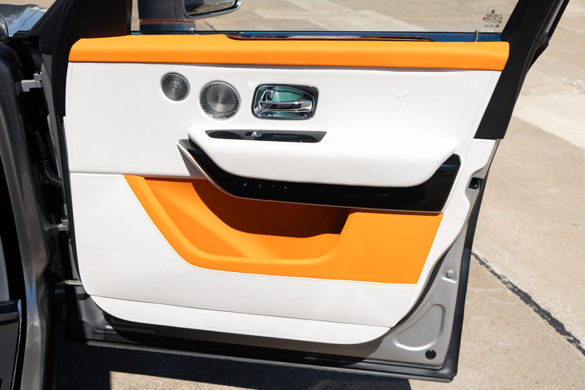 Used 2022 Rolls-Royce Cullinan w/ Cullinan Package image 31