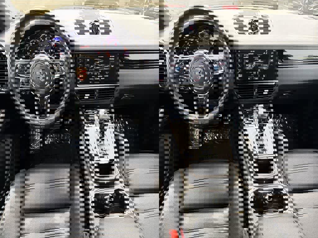 Used 2019 Porsche Cayenne S image 11