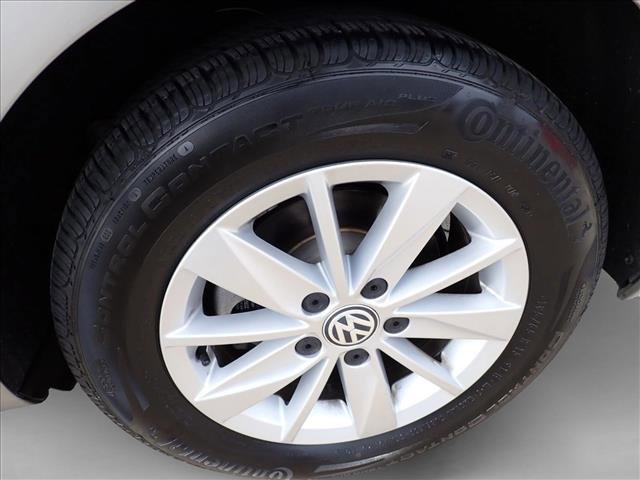 Used 2018 Volkswagen Golf S image 7