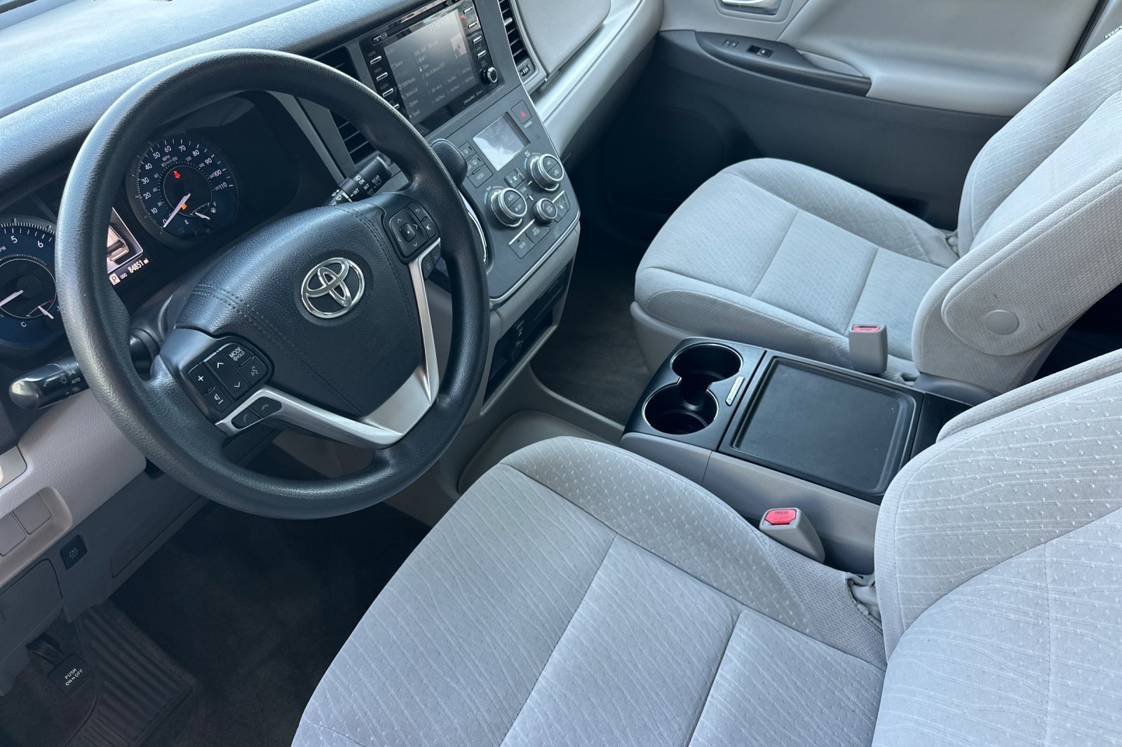 Certified 2018 Toyota Sienna LE FWD image 9