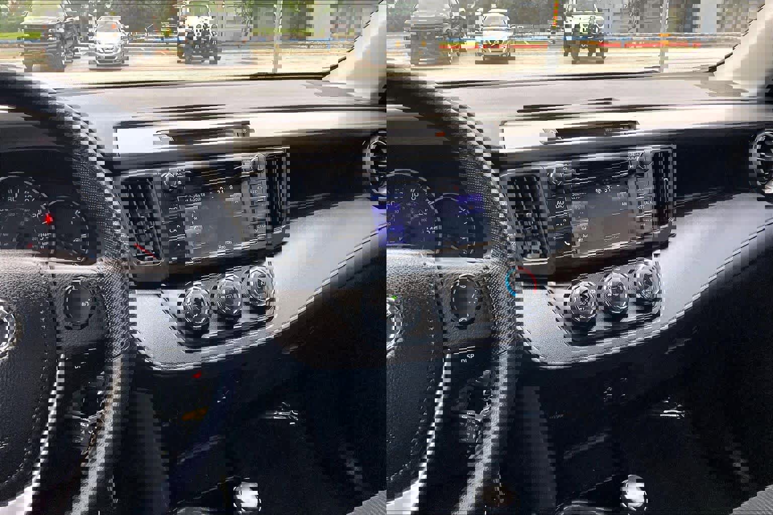 Used 2016 Toyota RAV4 LE FWD image 7