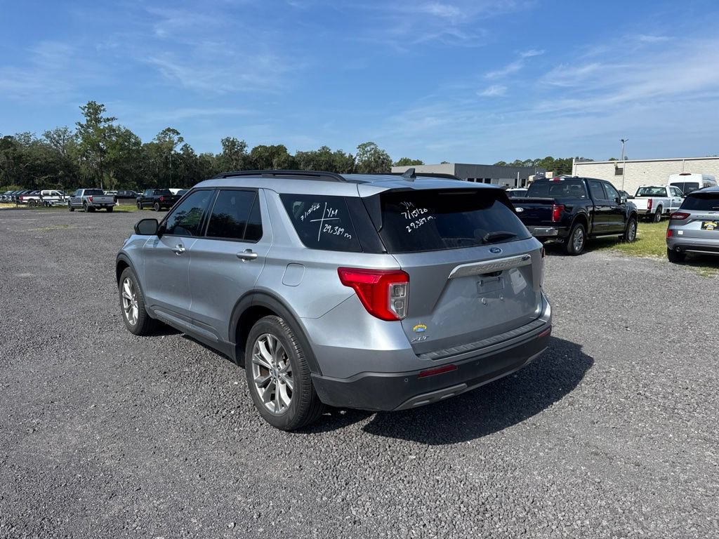 Used 2022 Ford Explorer XLT w/ Equipment Group 202A RWD image 4