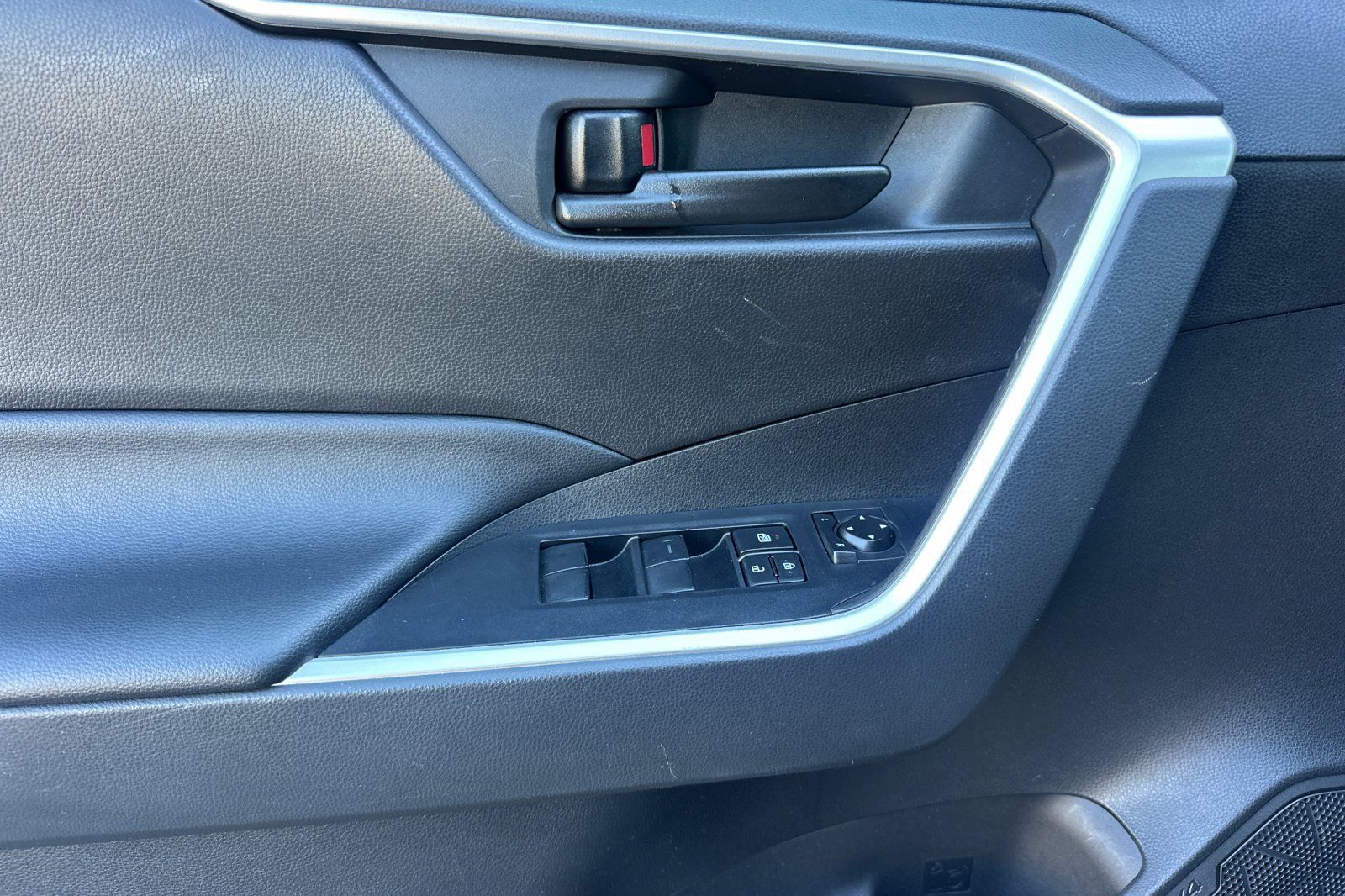 Certified 2023 Toyota RAV4 LE AWD/4WD image 13