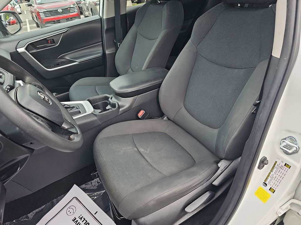 Used 2021 Toyota RAV4 LE FWD image 19