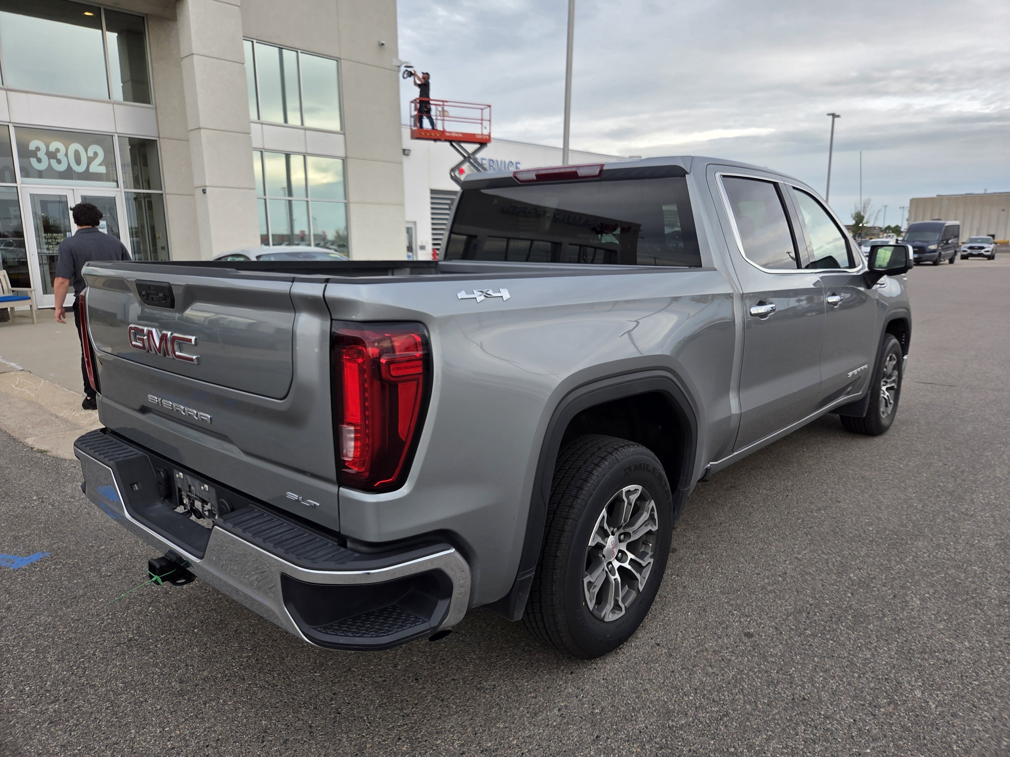 Used 2025 GMC Sierra 1500 SLT AWD/4WD image 5
