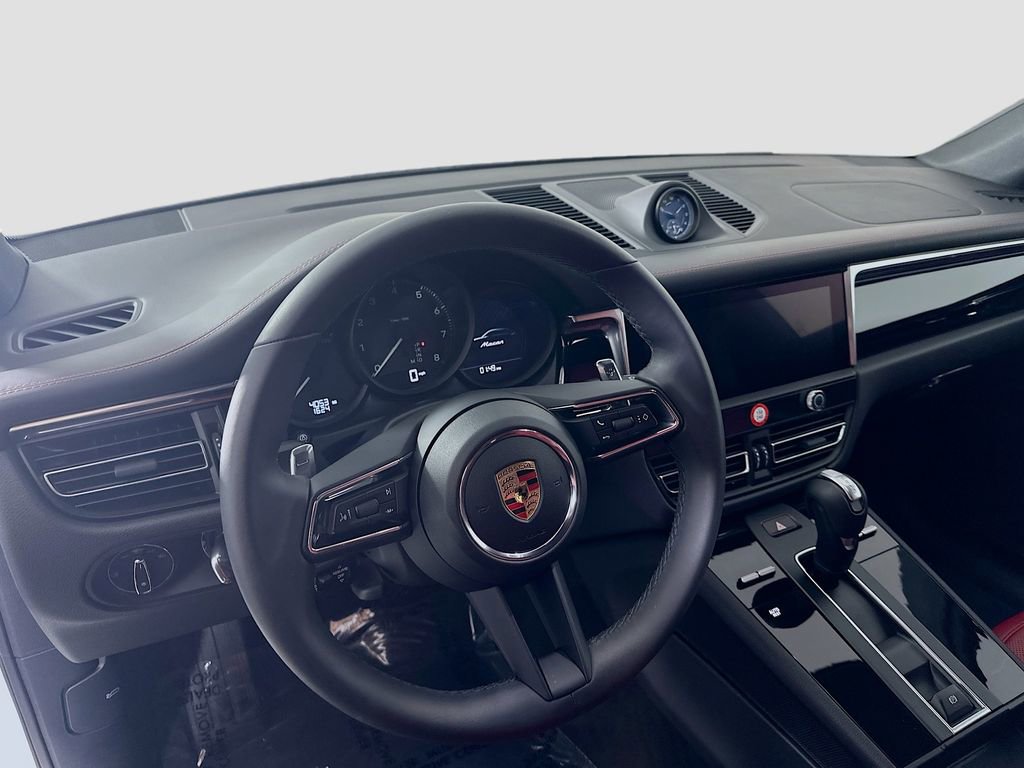 Certified 2026 Porsche Macan image 12