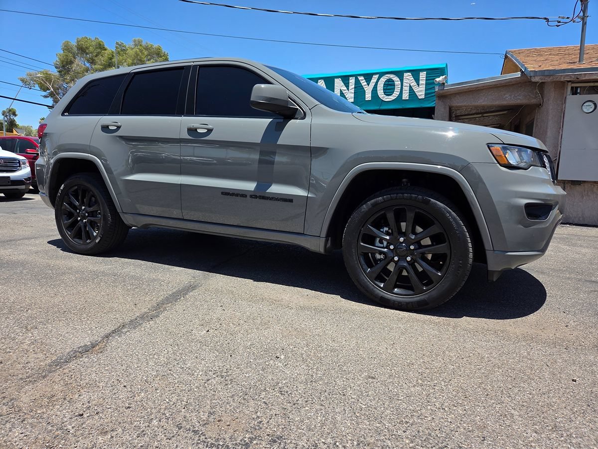 Used 2020 Jeep Grand Cherokee Altitude RWD image 4