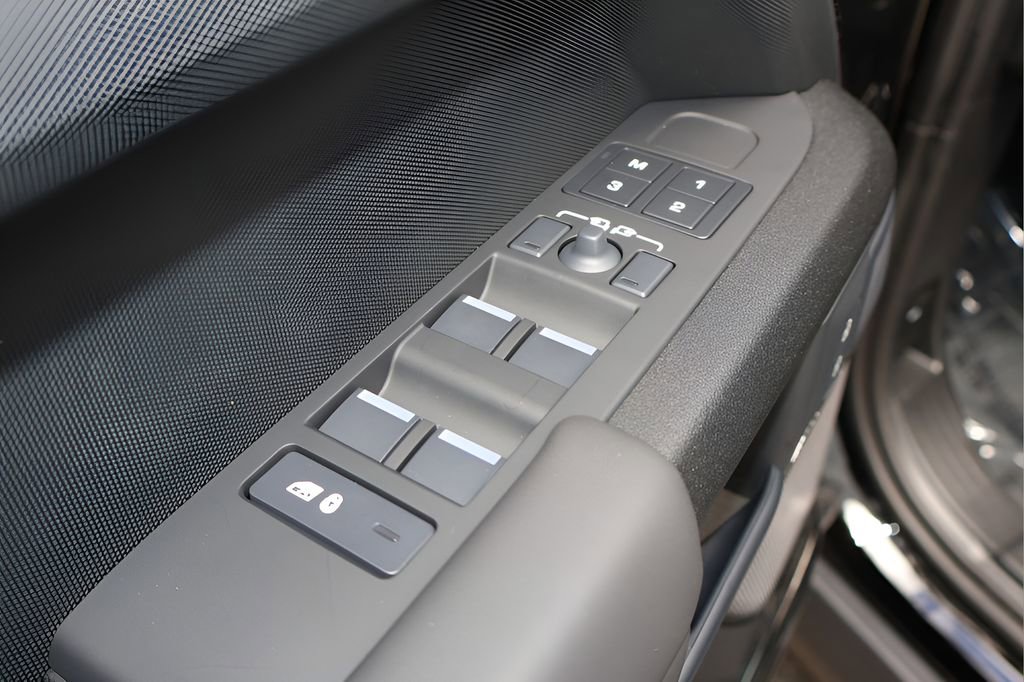 New 2026 Land Rover Defender 110 OCTA AWD/4WD image 10
