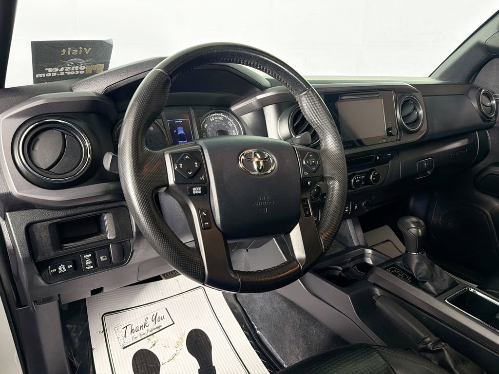 Used 2019 Toyota Tacoma TRD Sport image 9