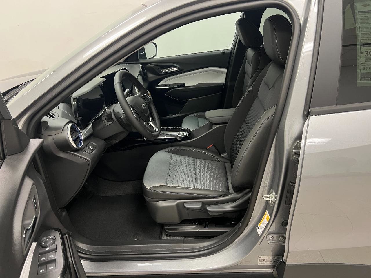 New 2026 Chevrolet Trax LT w/ Driver Confidence Package FWD image 25