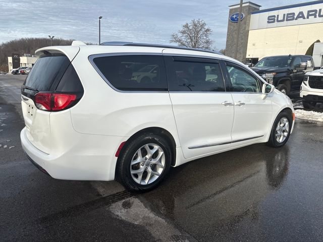 Used 2018 Chrysler Pacifica Touring-L w/ Tire & Wheel Group image 5