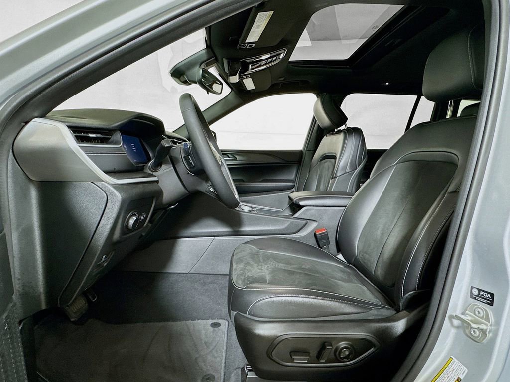 Used 2023 Jeep Grand Cherokee Altitude image 18