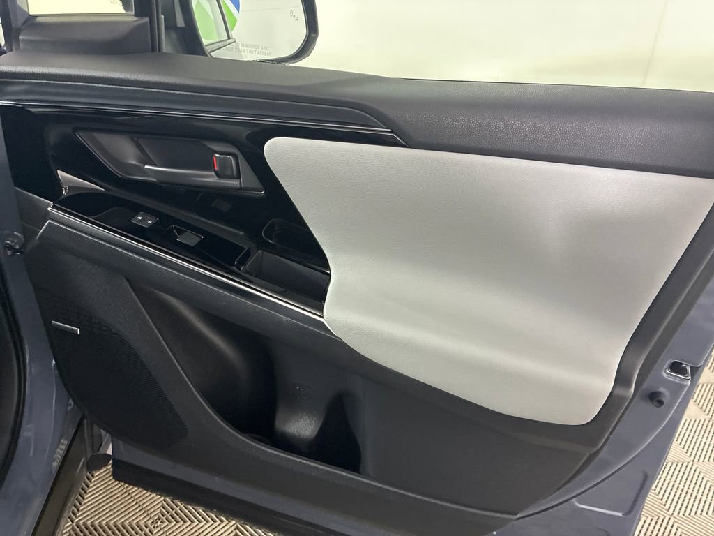 Used 2023 Subaru Solterra AWD image 31